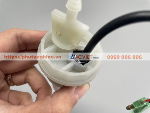 Van nắp lọc thô ISUZU NMR chân 12