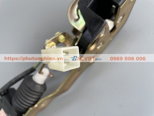 Ổ khóa ngậm cánh cửa ISUZU IZ65