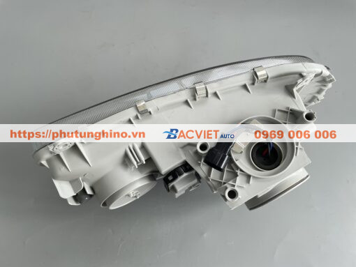 Đèn pha Nissan UD Quon