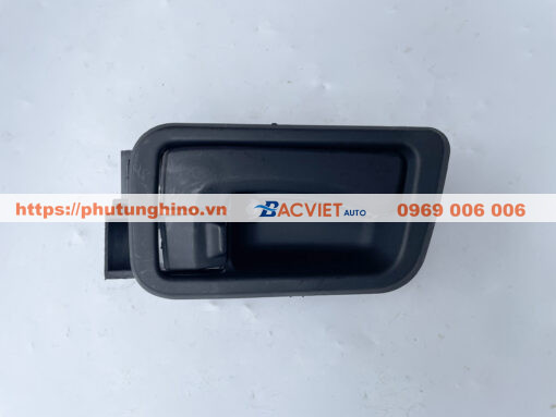 Tay mở cửa trong ISUZU Đô Thành IZ65