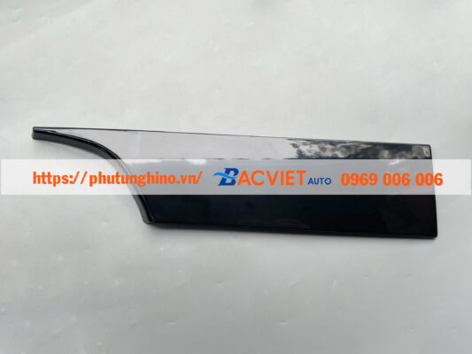 Ốp giữa cản HINO 700 E13C