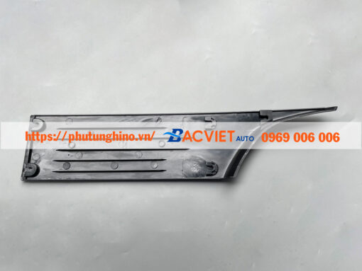 Ốp giữa cản HINO 700 E13C
