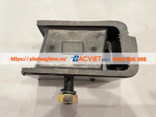 Chân máy trước Nissan UD FE6