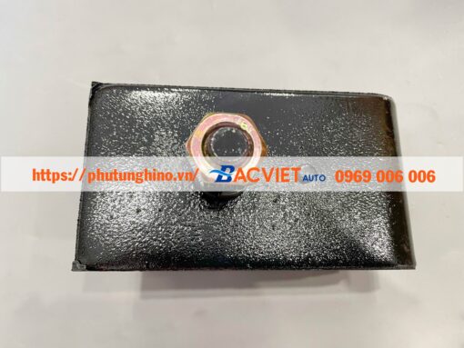 Chân máy trước Nissan UD FE6