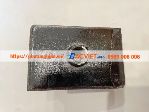 Chân máy trước Nissan UD FE6