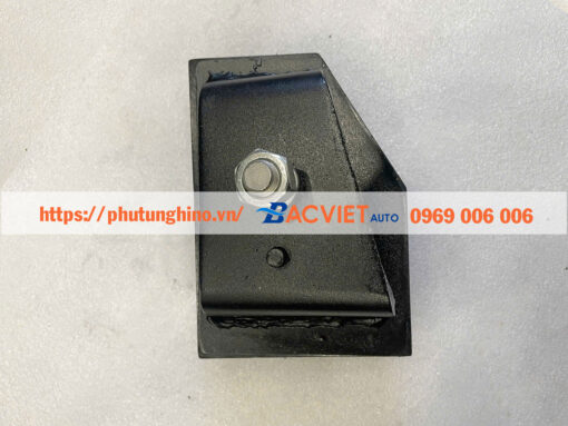 Chân máy trước NISSAN UD Quester
