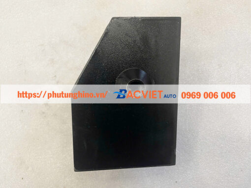 Chân máy trước NISSAN UD Quester
