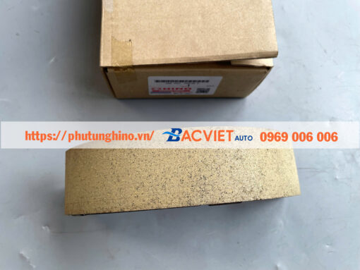 Má phanh tay HINO 300 WU422